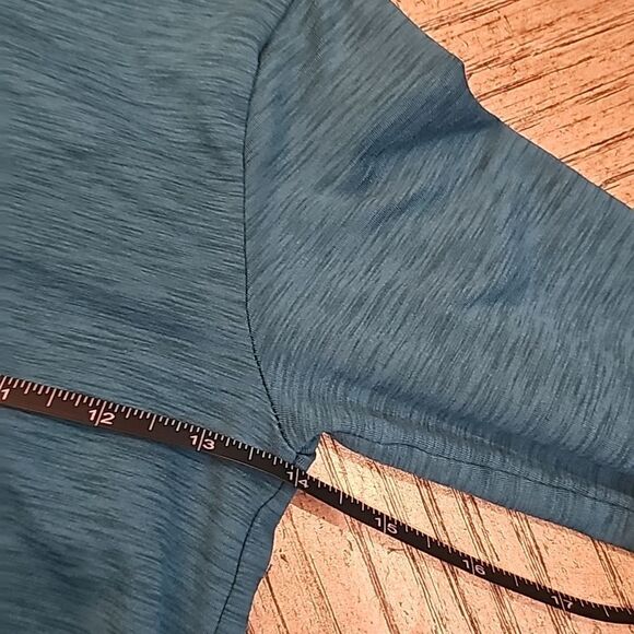 Teal hooded shirt quick-dri size 6-6X - Picture 4 of 10